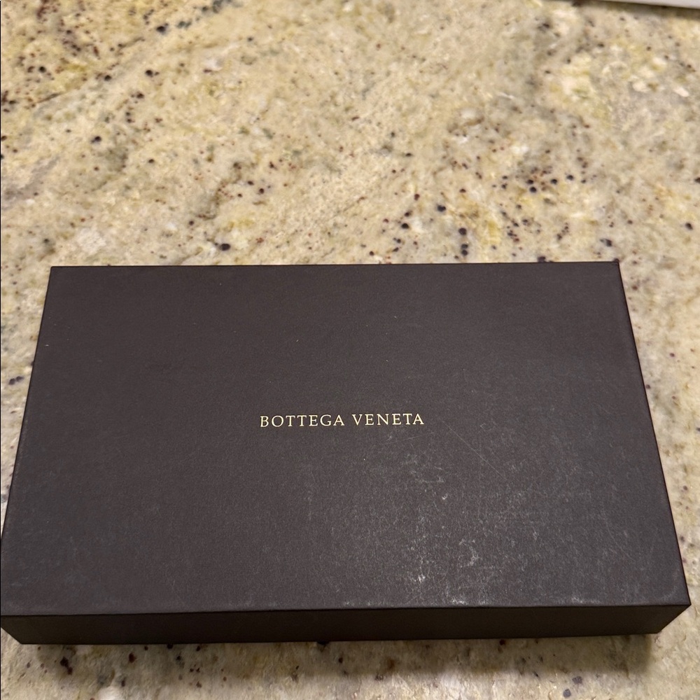 Bottega Veneta Black Woven Wallet - Picture 5 of 11
